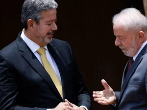 Aprovação de PEC é vitória de Lula, mas também de Lira, diz cientista político
