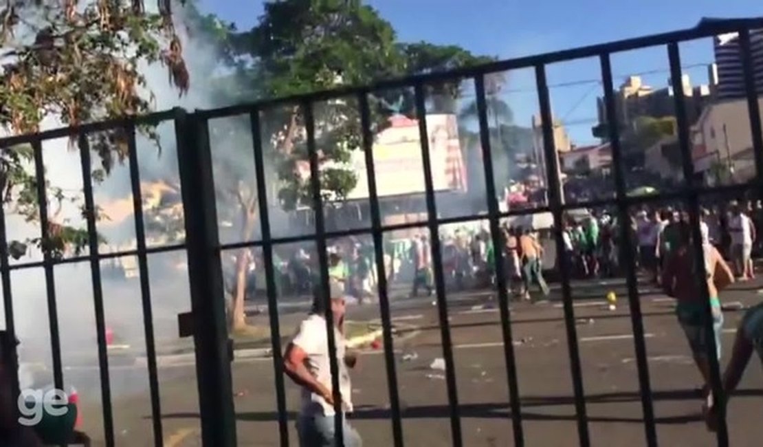 Torcedores do Guarani arrumam confusão e PM usa balas de borracha
