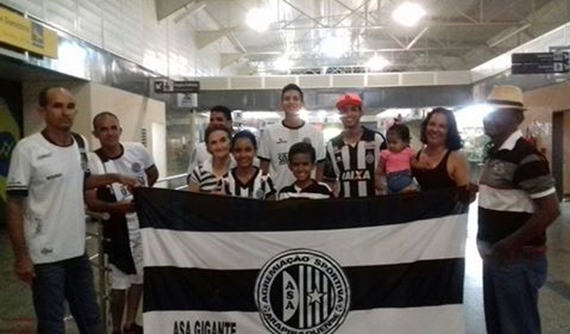 ASA é recebido por torcedores no aeroporto em Rondônia