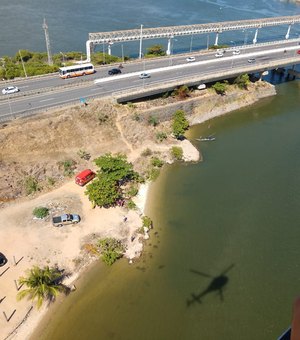 Bombeiros buscam vítima de afogamento no Pontal da Barra