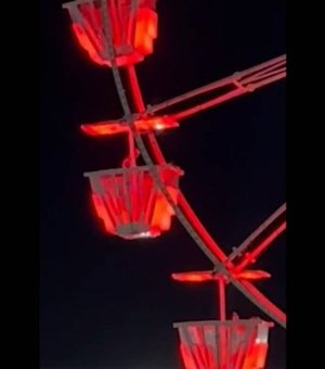 Cabo Frio: casal é filmado fazendo sexo em roda-gigante durante evento de carnaval fora de época