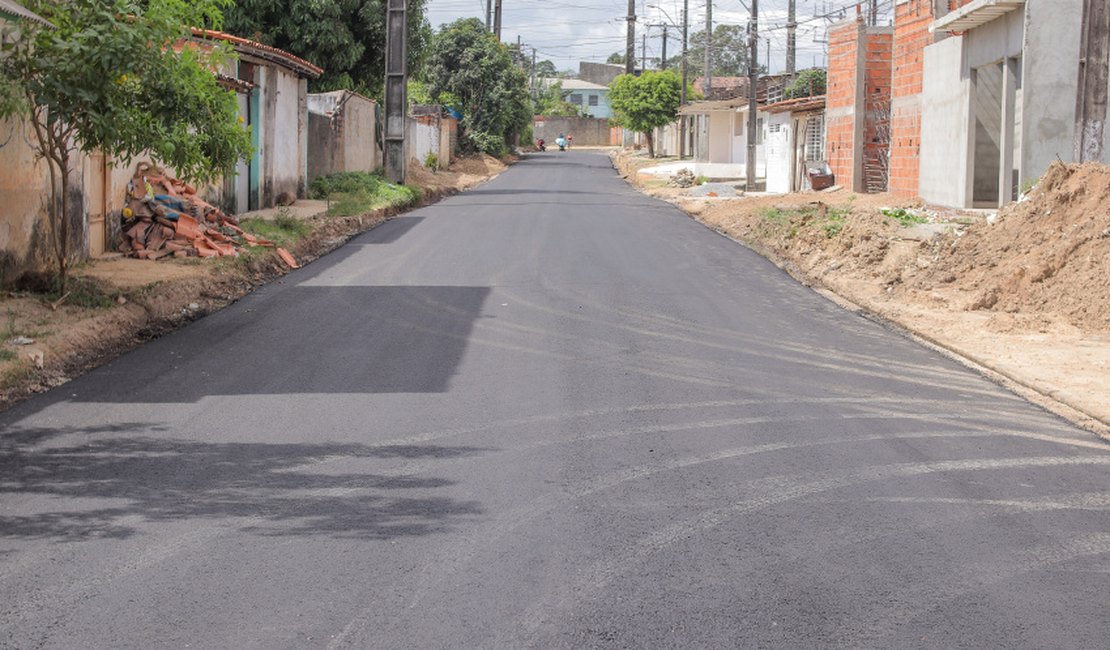 Rua da Subestação no Clima Bom recebe pavimentação asfáltica