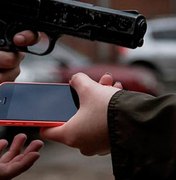 Criminosos motorizados e armados praticam roubos de celulares em bairros de Arapiraca