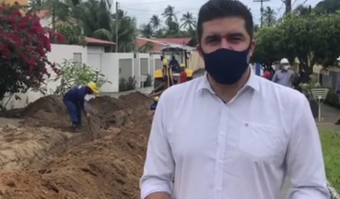 Prefeito Rui Palmeira visita local que receberá ETE no Litoral Norte