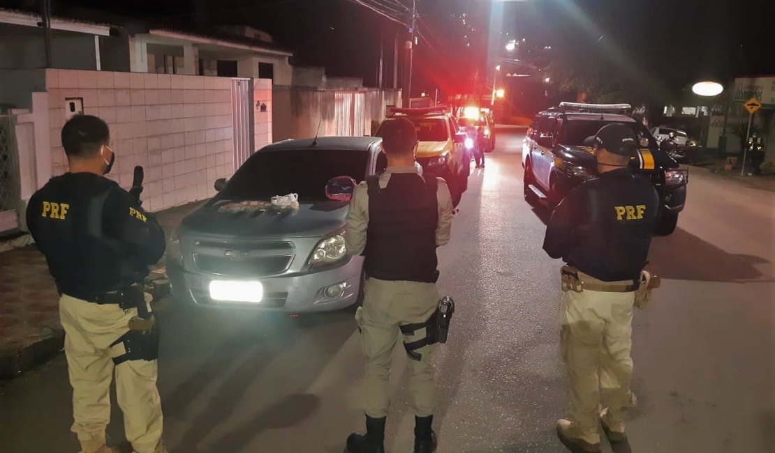 Polícia prende mulher suspeita de abastecer comércio de drogas em Palmeira dos Índios
