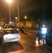 'Lei Seca' flagra quatro motoristas dirigindo embriagados no Benedito Bentes