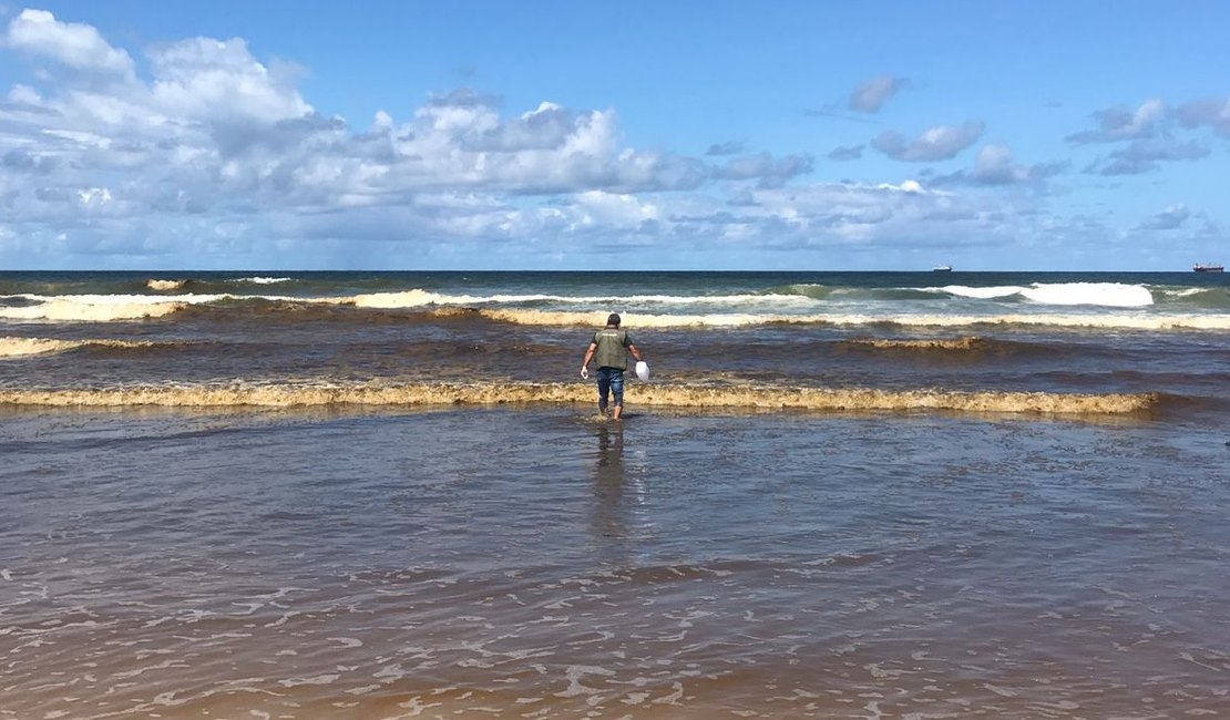 IMA esclarece sobre surgimento de manchas nas praias do Pontal e Sobral