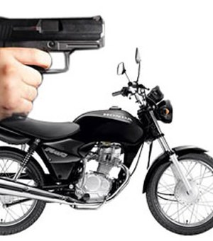 Uma motocicleta é roubada e outra recuperada pela polícia, em Arapiraca