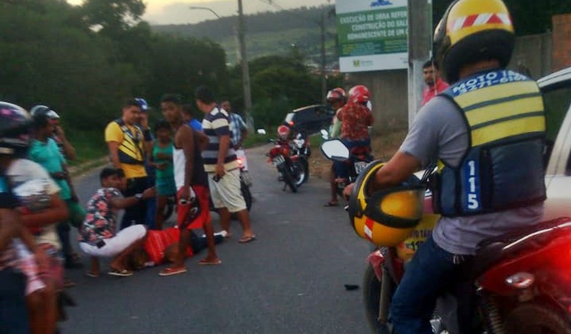 Colisão entre motocicletas deixa mulher ferida em São Miguel dos Campos