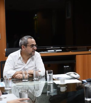 Em encontro com ministro, Rodrigo Cunha reforça compromisso com as creches