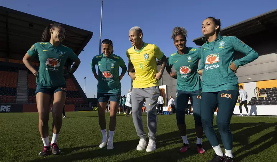 Seleção Brasileira Feminina faz primeiro treino com bola em preparação para a Copa do Mundo