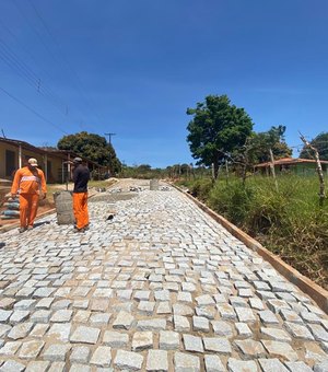 Obras de drenagem e pavimentação da Serra do Candará ganham ritmo acelerado