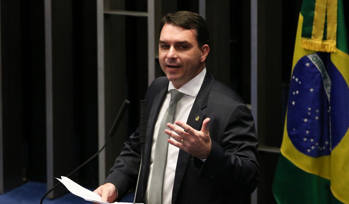 MP acusa Flávio de comprar apartamento com dinheiro ilegal, diz jornal