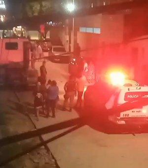 Homem leva tiro na boca e suspeitos fogem em bicicleta no Benedito Bentes
