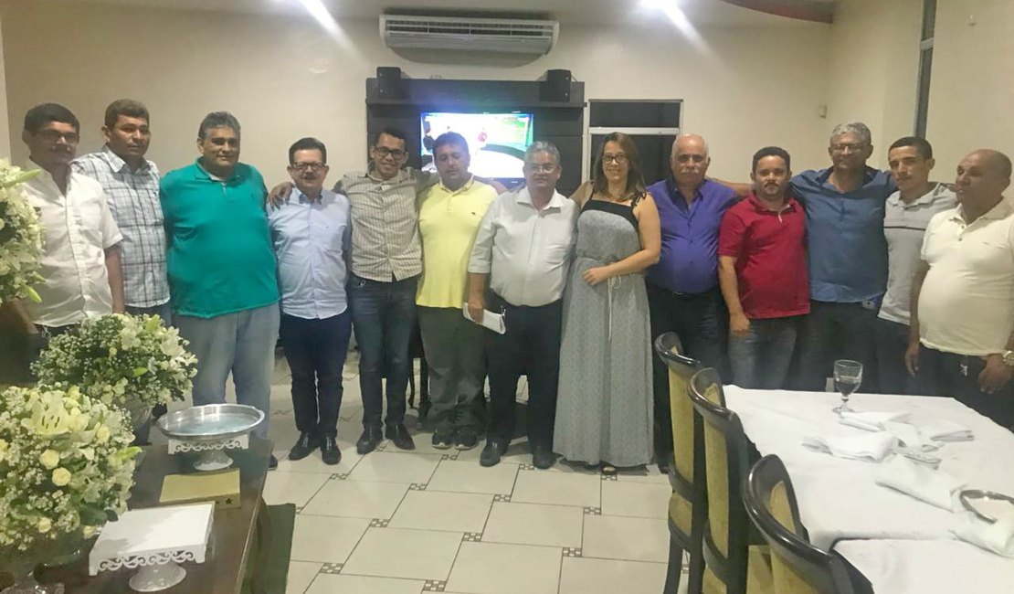 Oito suplentes de vereadores da base de Jairzinho Lira decretam apoio à prefeita Tainá
