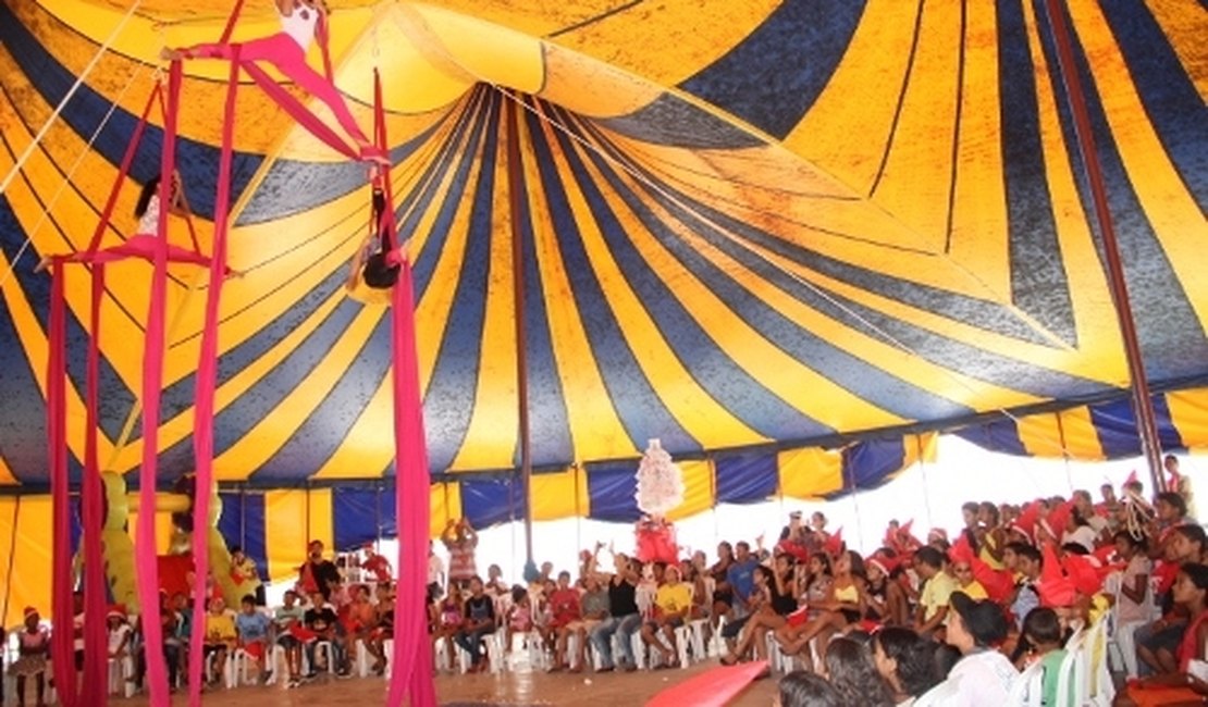 Prefeitura comemora um ano de atividades da Escola de Circo