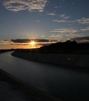 Estado debate com movimentos sociais uso da água do Canal do Sertão