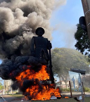 Fogo em estátua do Borba Gato em SP acirra disputa política