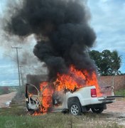 [Vídeo] Caminhonete pega fogo na rodovia AL-110, na zona rural de Arapiraca