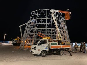 Árvore de Natal gigante no Marco dos Corais é novo capítulo da disputa Calheiros x JHC