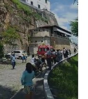 [Vídeo] Homem fica gravemente ferido após cair de uma altura aproximada de cinco metros em Penedo