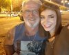 Modelo descobre, aos 27 anos, que é filha biológica do padrasto