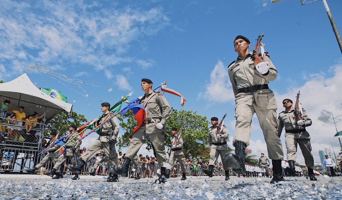 Desfile da Independência atrai mais de 12 mil pessoas a Jaraguá