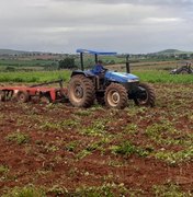 Mais de 1.700 tarefas de terras de agricultores familiares são aradas pela prefeitura de Lagoa da Canoa