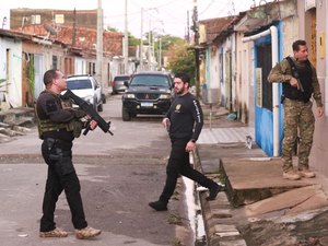 Suspeitos de homicídio, roubo e tráfico são presos em Maceió durante operação