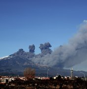 Vulcão Etna expele cinzas e provoca tremores na Itália