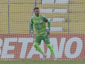 CSA tenta fechar a contratação de goleiro da Portuguesa-SP