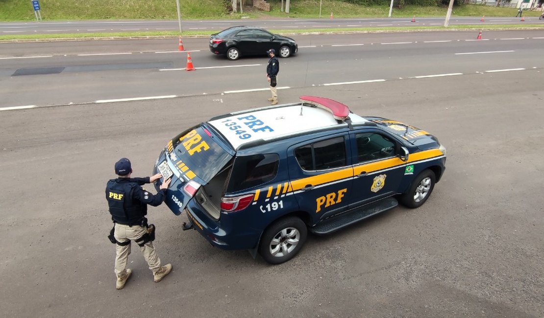 Acidente com capotamento envolvendo veículo Corolla é registrado na BR-316, no Sertão de Alagoas
