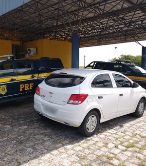 PRF flagra veículo locado pela Câmara de Porto Calvo fazendo viagem particular