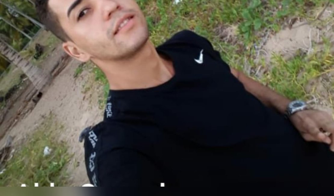 Colisão entre carro e moto deixa jovem ferido na rodovia AL 101 Norte