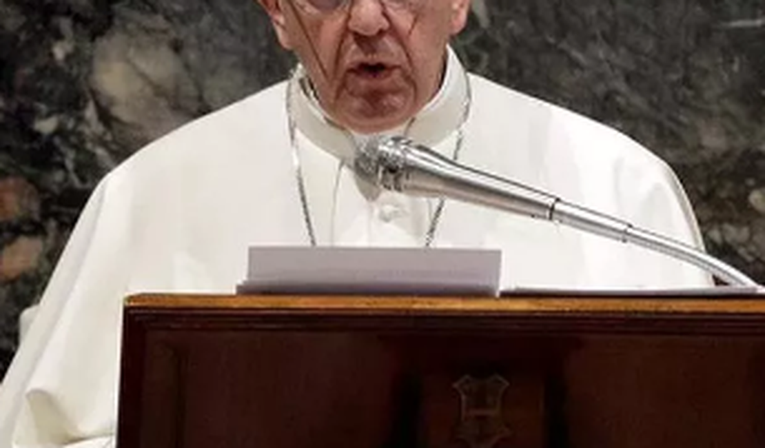 Papa Francisco compara a Hitler políticos que atacam homossexuais, judeus e ciganos