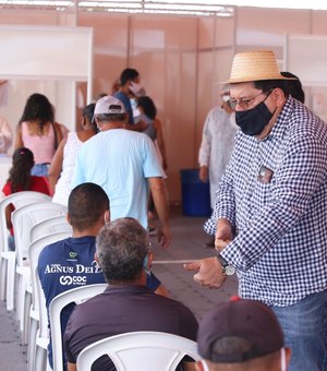 Prefeito de Rio Largo acompanha vacinações no município