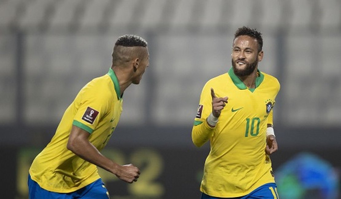 Com Neymar em noite histórica, Brasil vence Peru de virada em Lima