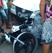 Carro colide em moto e fere duas mulheres em ladeira de Porto Calvo