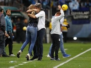 Árbitro relata em súmula 'invasão' de Carol Portaluppi em jogo do Grêmio