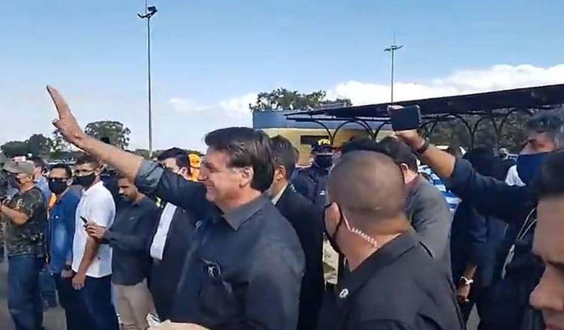 [Vídeo] Bolsonaro ri do ASA de Arapiraca em piada sobre o rebaixamento do Cruzeiro 'Alguém vai ver?' 