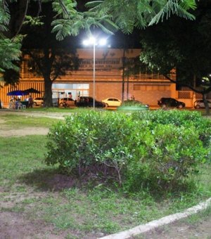 Prefeitura de Maceió revitaliza iluminação na Praça Sinimbu