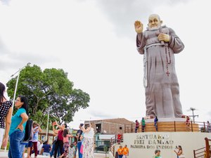 Romeiros de Alagoas e Pernambuco visitam Santuário Frei Damião