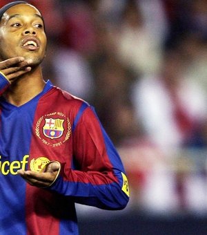 Barcelona pode tirar status de embaixador de Ronaldinho após apoio a Bolsonaro