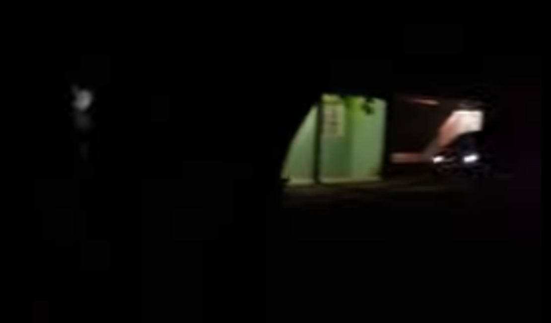 [Vídeo] Escuridão gera medo e moradores cobram reparos na iluminação do bairro Boa Vista, em Arapiraca