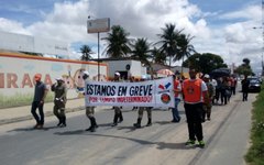 Agentes de trânsito da SMTT saem às ruas de Arapiraca por salário de dezembro