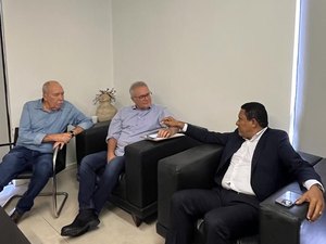 Júlio Cezar e Renan Calheiros discutem prioridades para a área da Saude em Palmeira