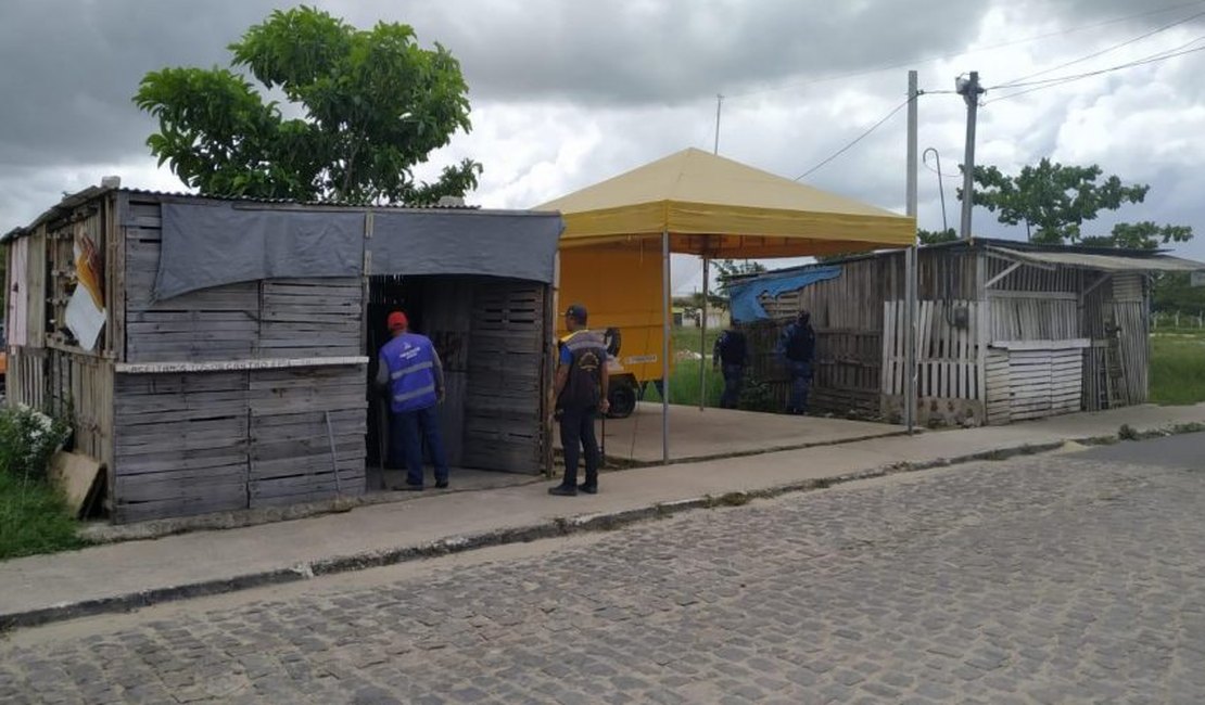 Prefeitura remove barracos irregulares na Cidade Universitária