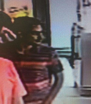 Imagens de criminosos furtando celular em loja são divulgadas