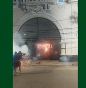 Torcedores do Vasco vandalizam São Januário após a goleada sofrida para o Flamengo