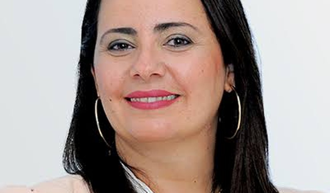 Prefeita Fabiana Pessoa faz juramento de posse em sessão da Câmara Municipal